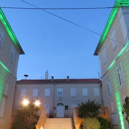 Nika Villa *